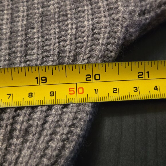 NWT Gray Cashmere V-neck Sweater Large - Picture 5 of 6